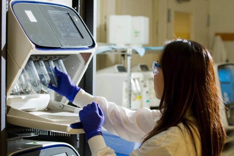 AI Elevates Research Careers While Stifling Breakthroughs in Scientific Discovery