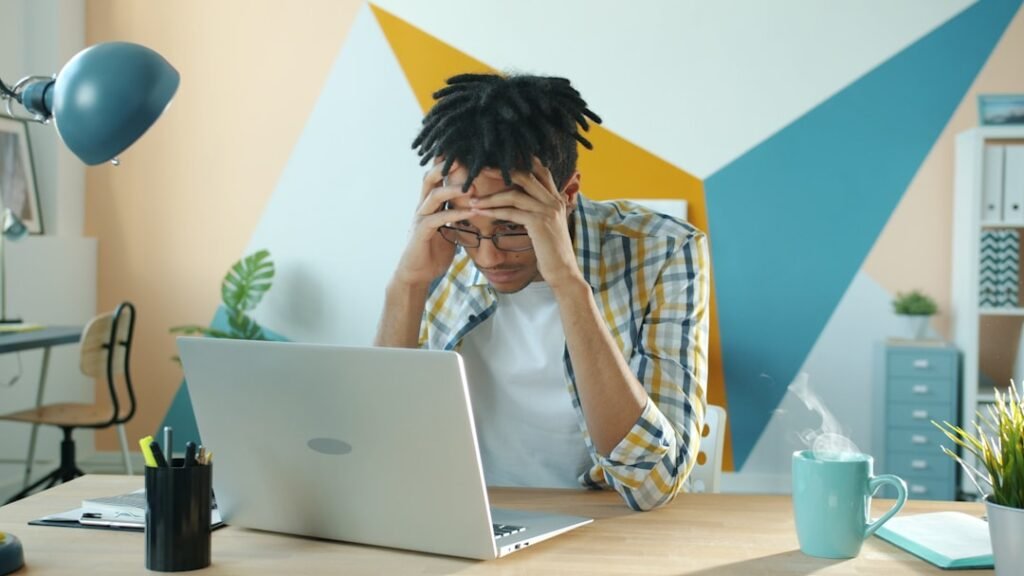 IT Administrators Express Frustration Over Microsoft’s Useless Apps and Windows 11